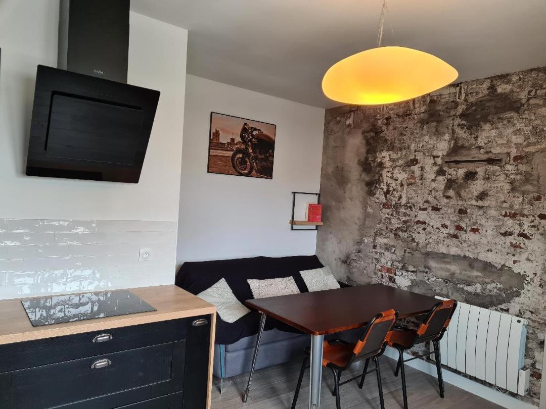 Le Fetilly Avec Parking Privatif Et Climatisation La Rochelle  Exterior photo